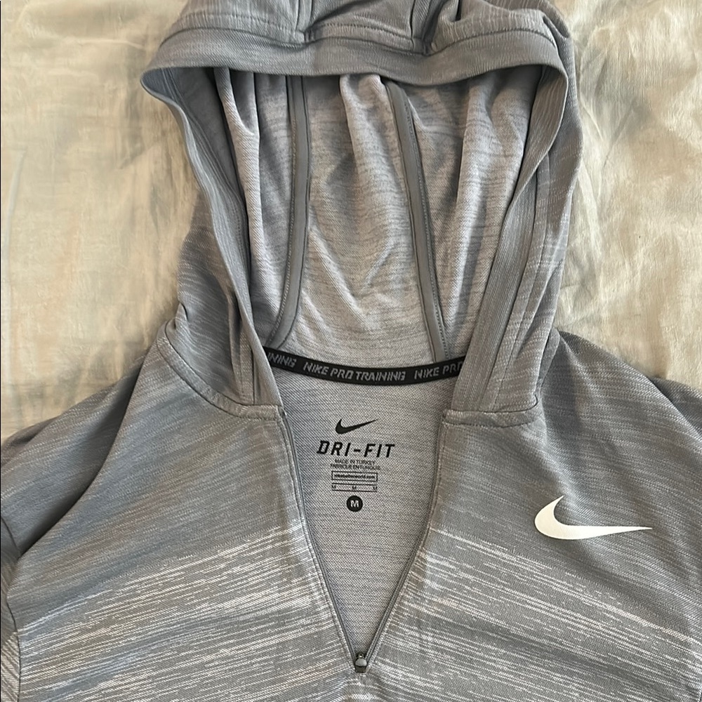 Nike Dri Fit Men's Gray workout layer - Picture 3 of 6